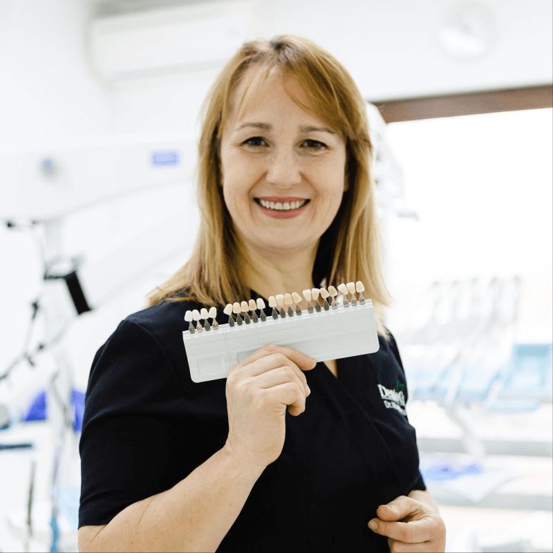 dr Magdalena Crisan - medic specialist implantologie @ Dentocalm Cluj-Napoca